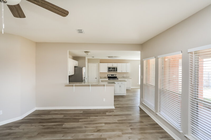 2,350/Mo, 6918 Meadow Bend Dr Arlington, TX 76002 Living Room View