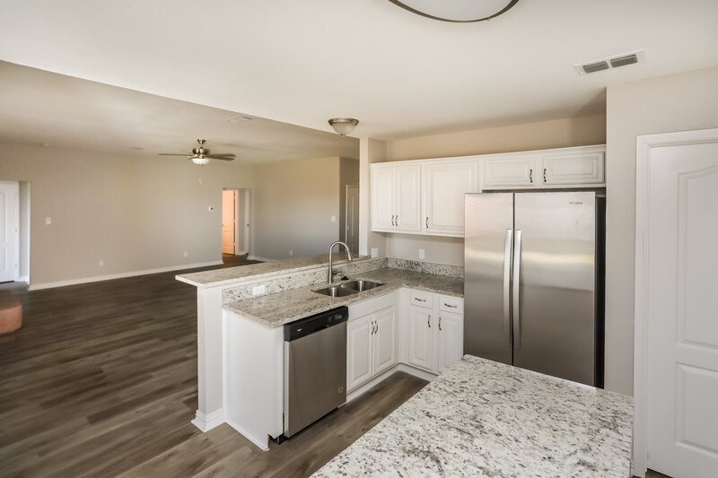 2,350/Mo, 6918 Meadow Bend Dr Arlington, TX 76002 Kitchen View 2