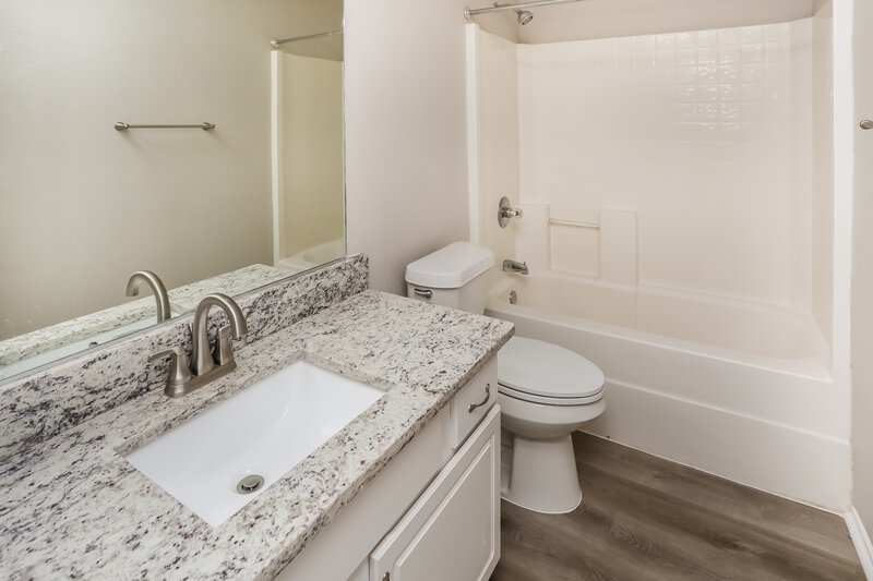 2,350/Mo, 6918 Meadow Bend Dr Arlington, TX 76002 Bathroom View