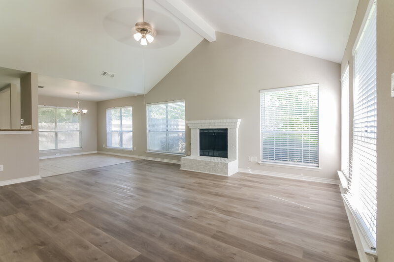 2,225/Mo, 4978 Briar Oaks Ln Grand Prairie, TX 75052 Living Room View