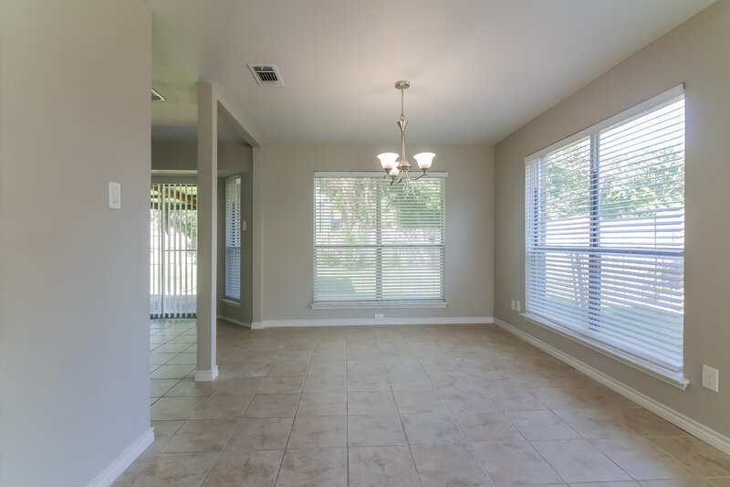 2,225/Mo, 4978 Briar Oaks Ln Grand Prairie, TX 75052 Dining Room View