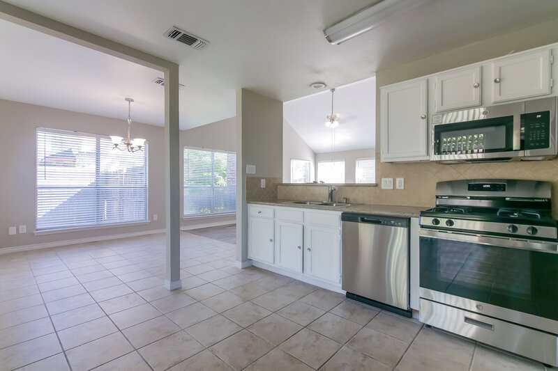 2,225/Mo, 4978 Briar Oaks Ln Grand Prairie, TX 75052 Kitchen View 2