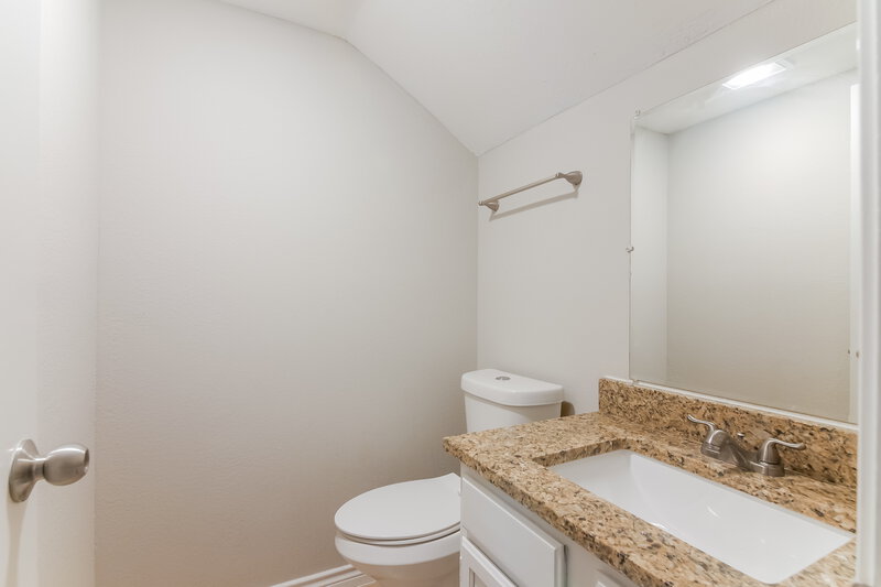 2,225/Mo, 4978 Briar Oaks Ln Grand Prairie, TX 75052 Bathroom View