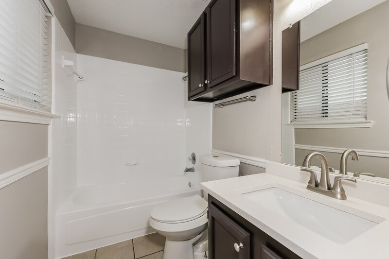 1,600/Mo, 140 Callender Dr Fort Worth, TX 76108 Main Bathroom View