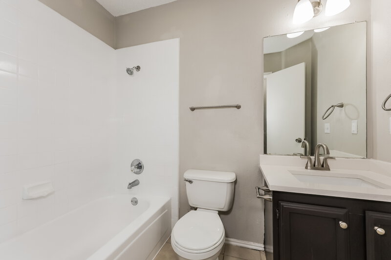 1,600/Mo, 140 Callender Dr Fort Worth, TX 76108 Bathroom View