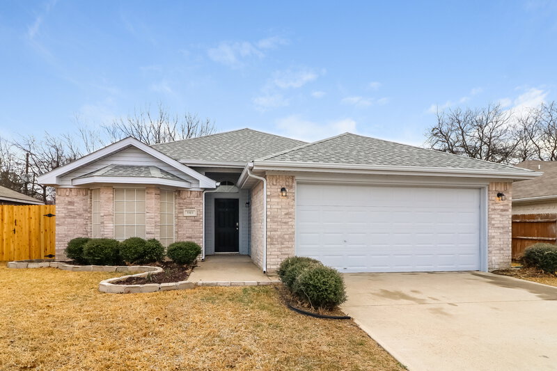 2,035/Mo, 1109 Darren Dr Burleson, TX 76028 External View