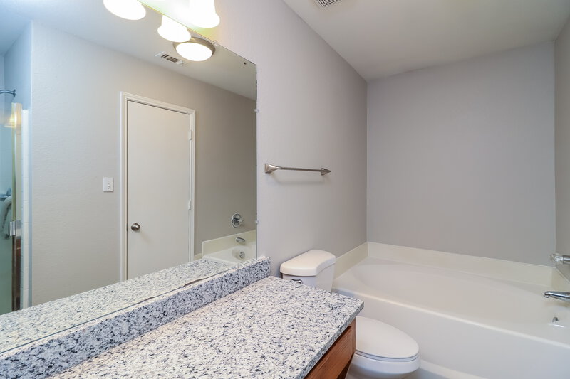 2,035/Mo, 1109 Darren Dr Burleson, TX 76028 Main Bathroom View