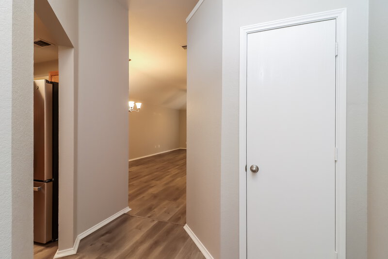 2,035/Mo, 1109 Darren Dr Burleson, TX 76028 Hallway View