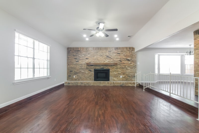 1,835/Mo, 709 NW Renfro St Burleson, TX 76028 Living Room View