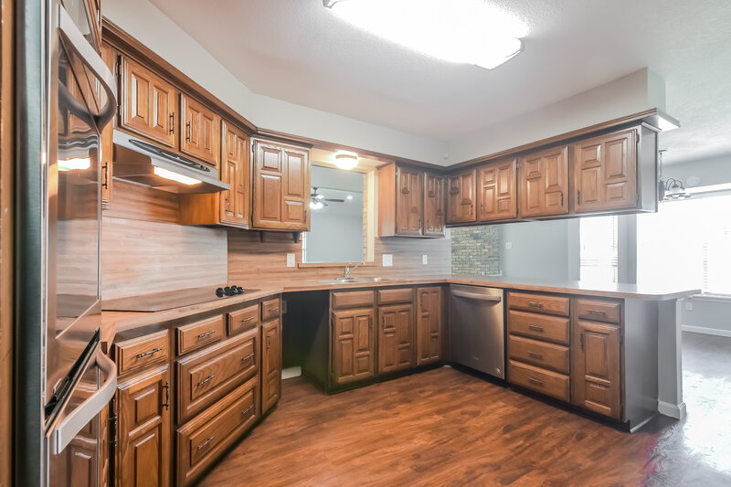 1,835/Mo, 709 NW Renfro St Burleson, TX 76028 Kitchen View