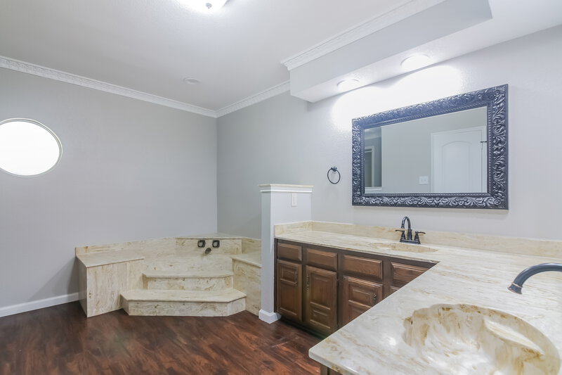 1,835/Mo, 709 NW Renfro St Burleson, TX 76028 Main Bathroom View 2
