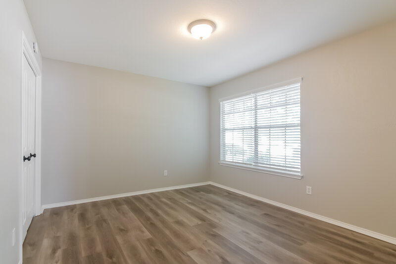 1,835/Mo, 709 NW Renfro St Burleson, TX 76028 Bedroom View 2