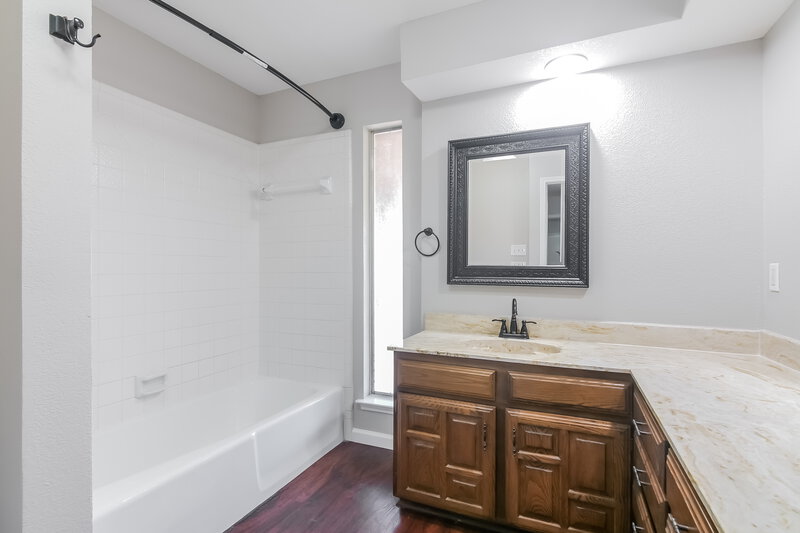 1,835/Mo, 709 NW Renfro St Burleson, TX 76028 Bathroom View