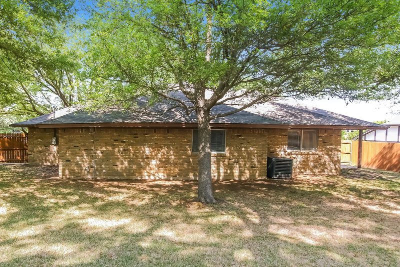 1,835/Mo, 709 NW Renfro St Burleson, TX 76028 Rear View