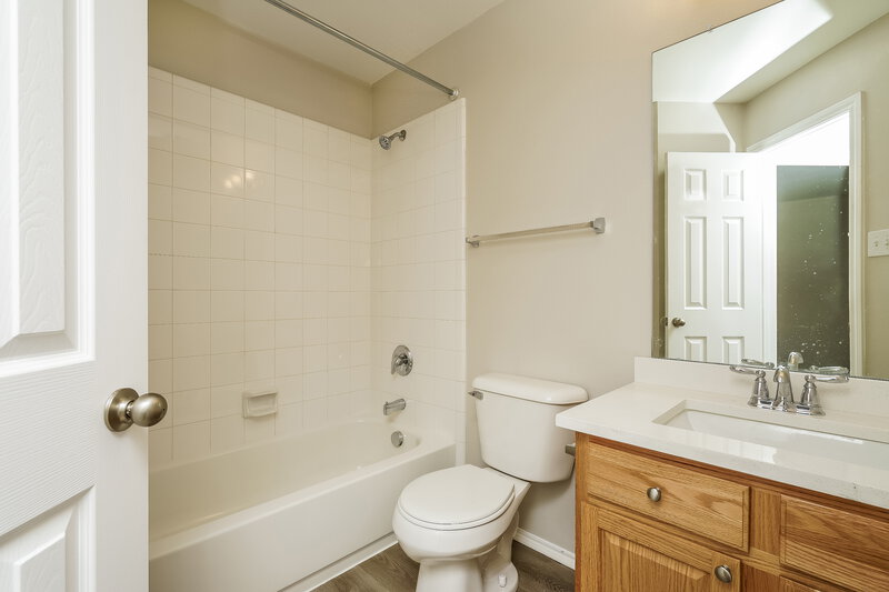1,930/Mo, 8813 Sagebrush Trl Cross Roads, TX 76227 Bathroom View