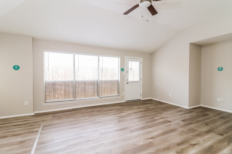 1,900/Mo, 10529 Towerwood Dr Fort Worth, TX 76140 Living Room View