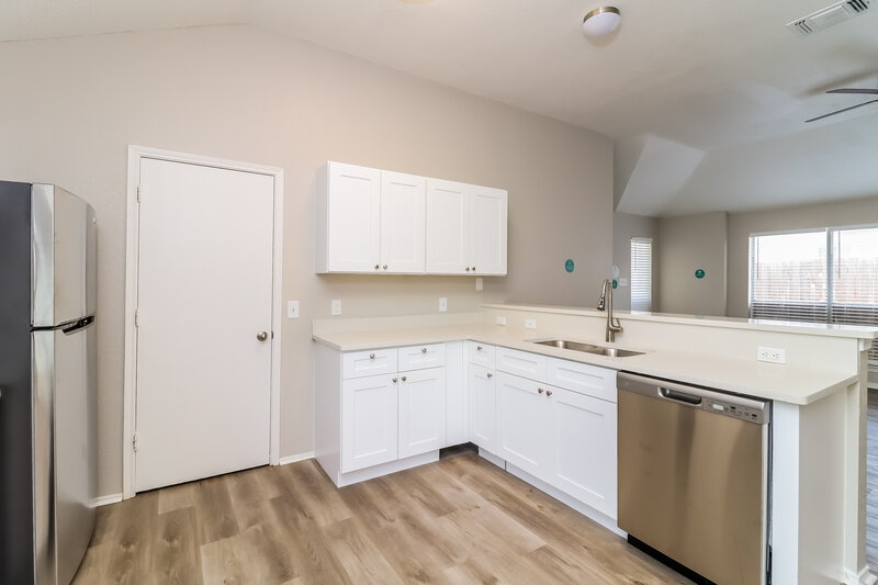 1,900/Mo, 10529 Towerwood Dr Fort Worth, TX 76140 Kitchen View