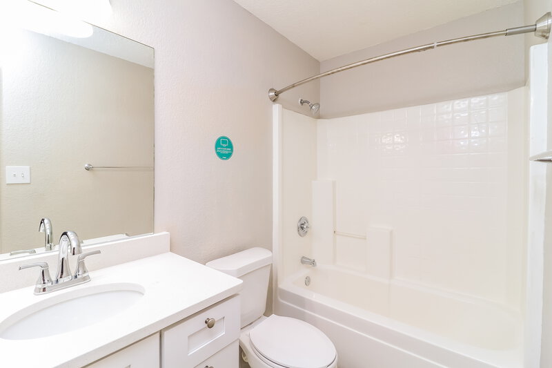 1,900/Mo, 10529 Towerwood Dr Fort Worth, TX 76140 Bathroom View