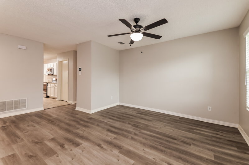 2,415/Mo, 1616 Cliffbrook Dr Rockwall, TX 75032 Living Room View