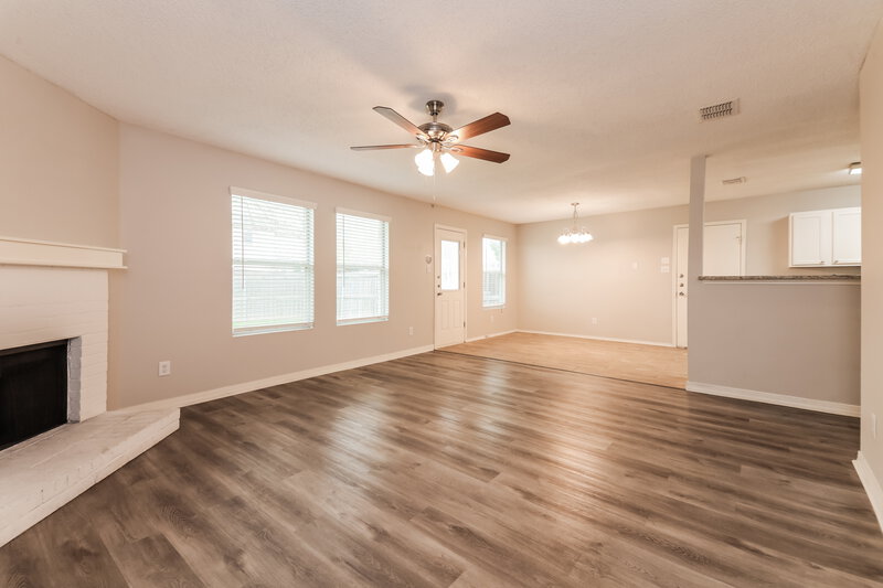 2,415/Mo, 1616 Cliffbrook Dr Rockwall, TX 75032 Living Room View 2