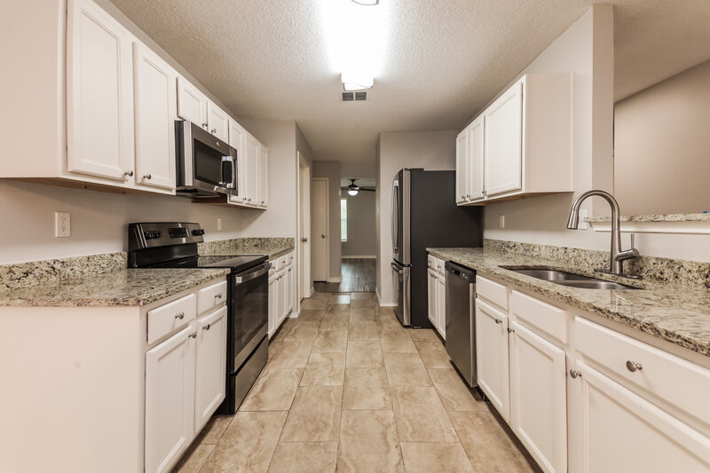 2,415/Mo, 1616 Cliffbrook Dr Rockwall, TX 75032 Kitchen View 2