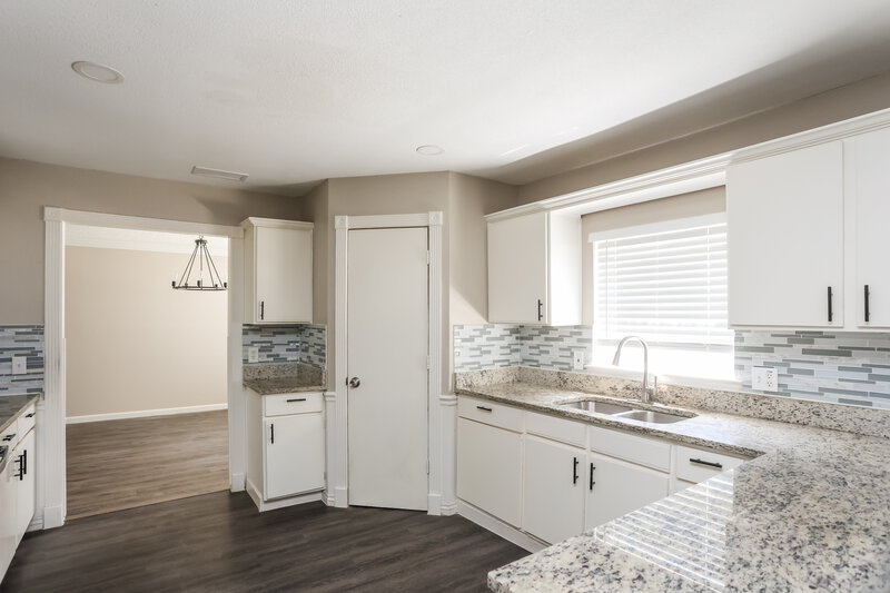 2,520/Mo, 224 Yale Blvd Glenn Heights, TX 75154 Kitchen View 2