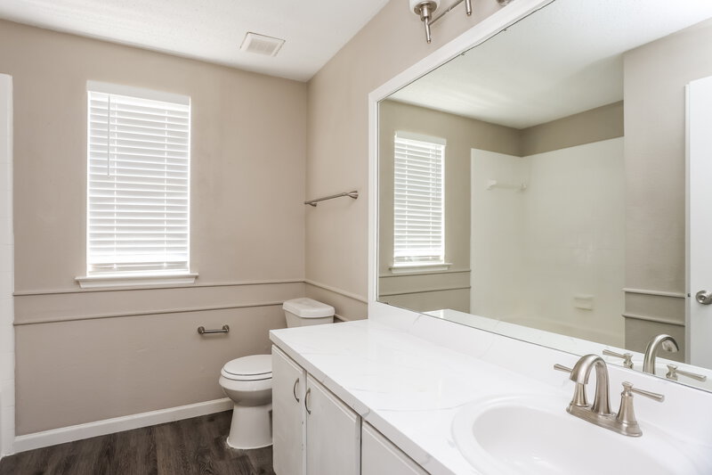 2,520/Mo, 224 Yale Blvd Glenn Heights, TX 75154 Main Bathroom View 2