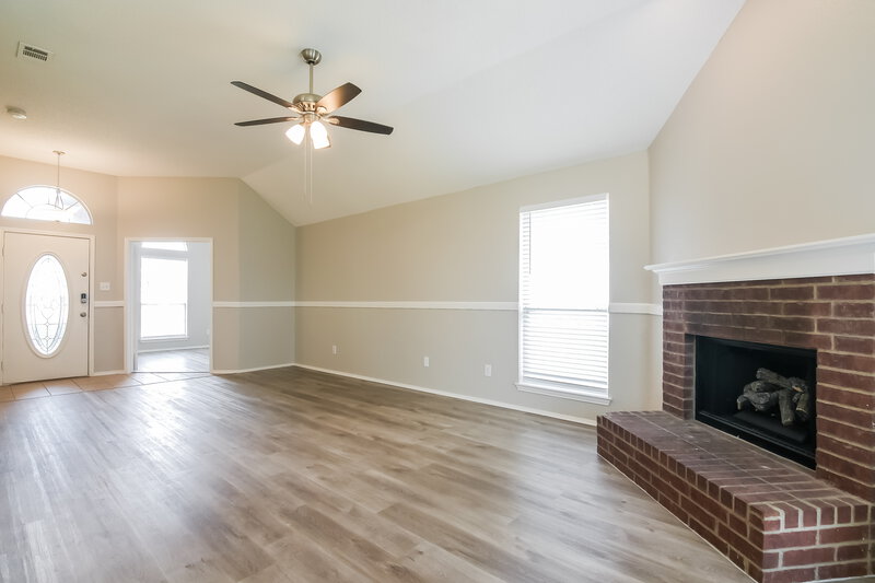 2,175/Mo, 3014 Canary Ln Midlothian, TX 76065 Living Room View 2