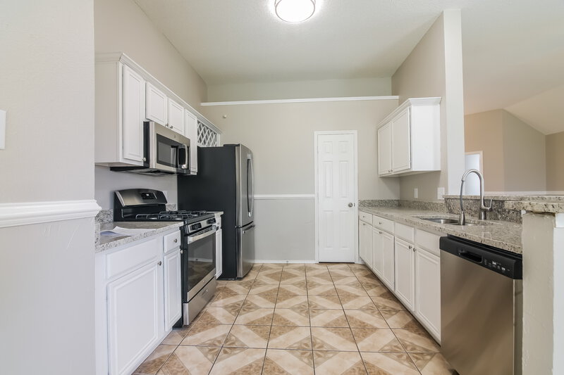 2,175/Mo, 3014 Canary Ln Midlothian, TX 76065 Kitchen View 2