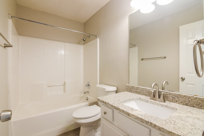 2,175/Mo, 3014 Canary Ln Midlothian, TX 76065 Bathroom View