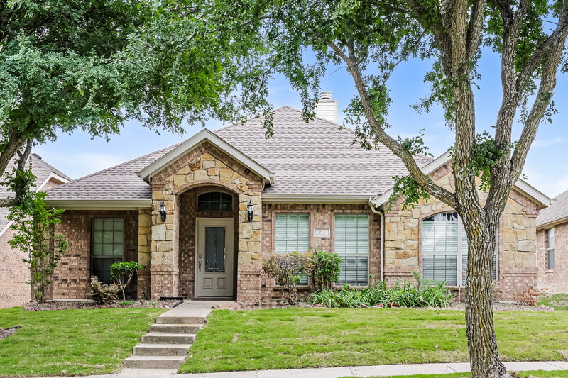 2,695/Mo, 213 Dancing Light Ln Red Oak, TX 75154 External View