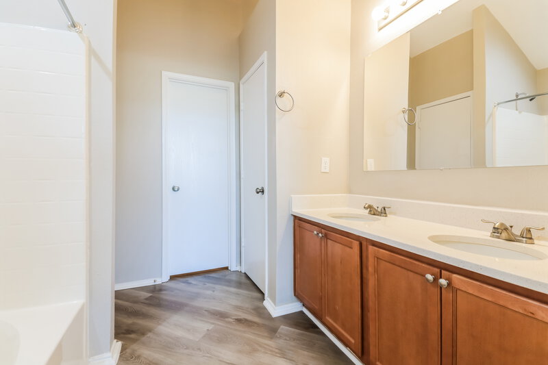 1,850/Mo, 2945 Stockton St Denton, TX 76209 Main Bathroom View