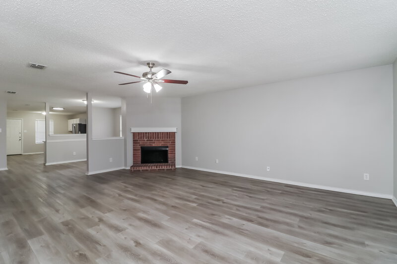 2,580/Mo, 6027 Guilia Dr Grand Prairie, TX 75052 Living Room View