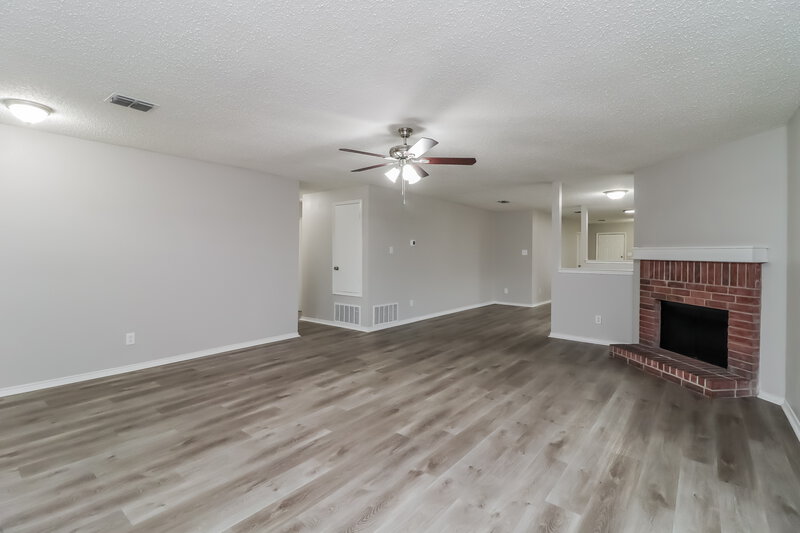 2,580/Mo, 6027 Guilia Dr Grand Prairie, TX 75052 Living Room View 2
