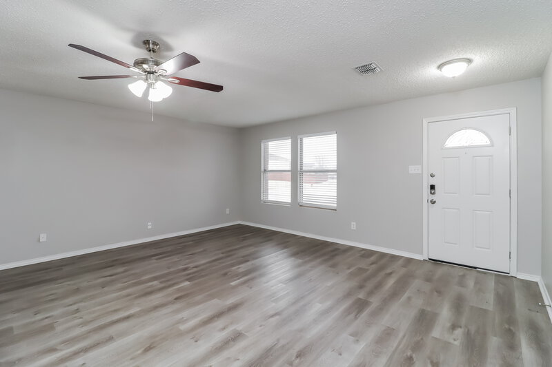 2,580/Mo, 6027 Guilia Dr Grand Prairie, TX 75052 Living Room View 3