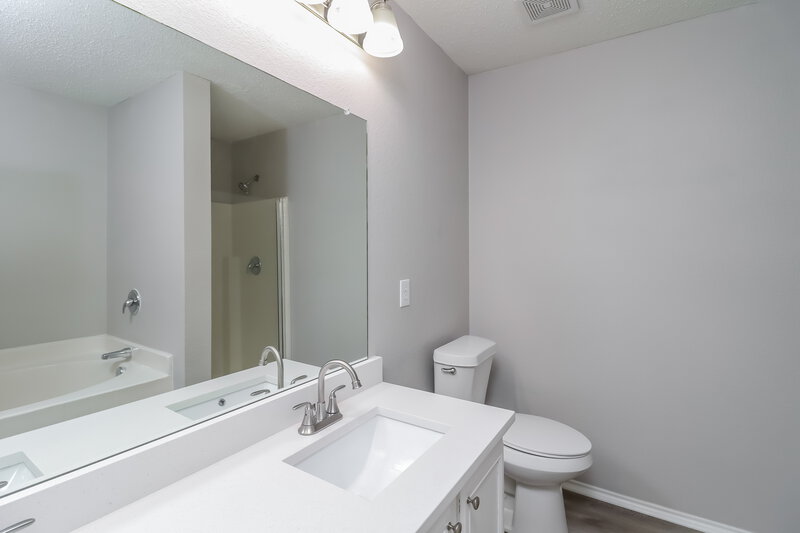 2,580/Mo, 6027 Guilia Dr Grand Prairie, TX 75052 Main Bathroom View