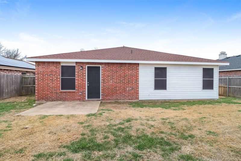 2,580/Mo, 6027 Guilia Dr Grand Prairie, TX 75052 Rear View