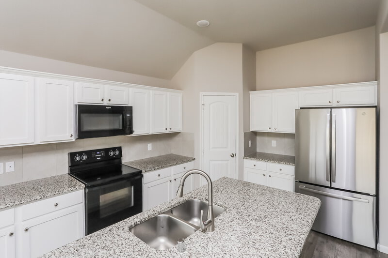 2,635/Mo, 111 Affirmed Rd Waxahachie, TX 75165 Kitchen View