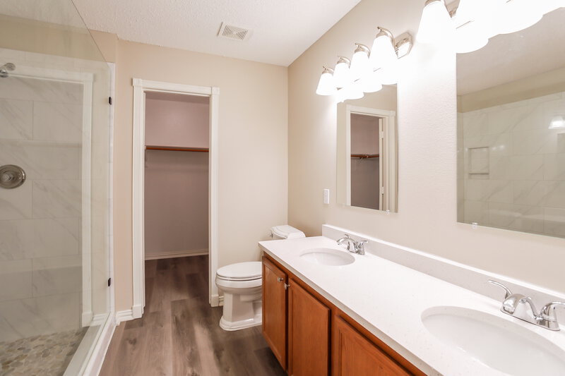 2,405/Mo, 6120 Countess Ln Denton, TX 76210 Main Bathroom View