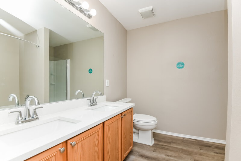 1,910/Mo, 12933 Kelly Dr Rhome, TX 76078 Main Bathroom View