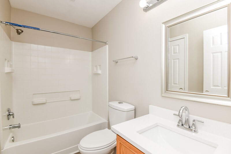 1,910/Mo, 12933 Kelly Dr Rhome, TX 76078 Bathroom View