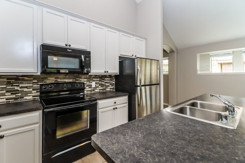 2,530/Mo, 540 Kerry St Crowley, TX 76036 Kitchen View