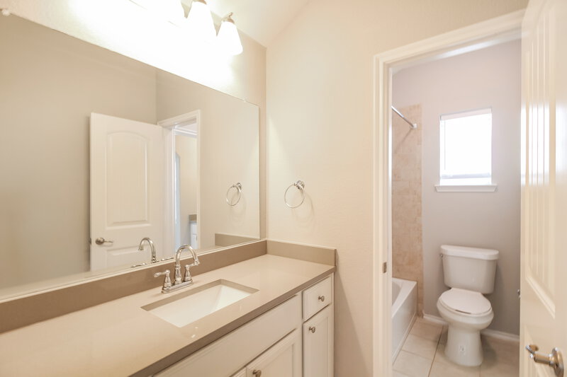 2,670/Mo, 8824 Deadwood Ln Aubrey, TX 76227 Bathroom View