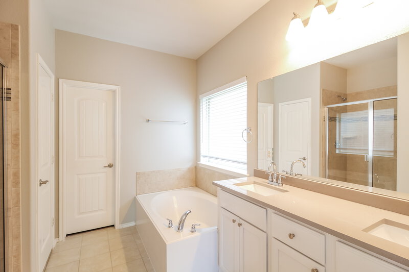 2,670/Mo, 8824 Deadwood Ln Aubrey, TX 76227 Bathroom View 2