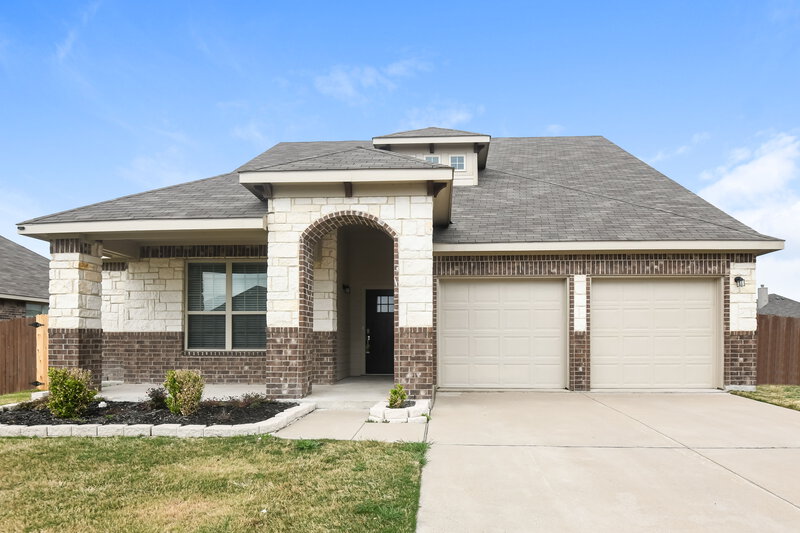 3,175/Mo, 204 Bay St Waxahachie, TX 75165 External View