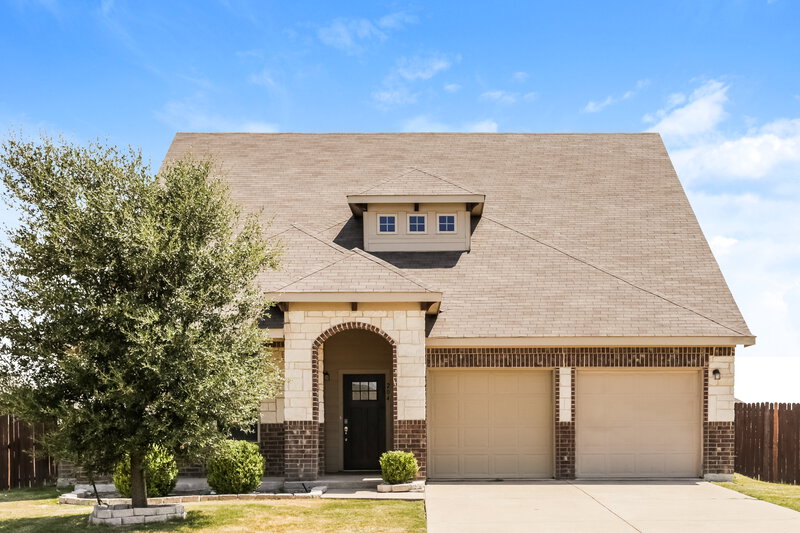 2,820/Mo, 204 Bay St Waxahachie, TX 75165 External View