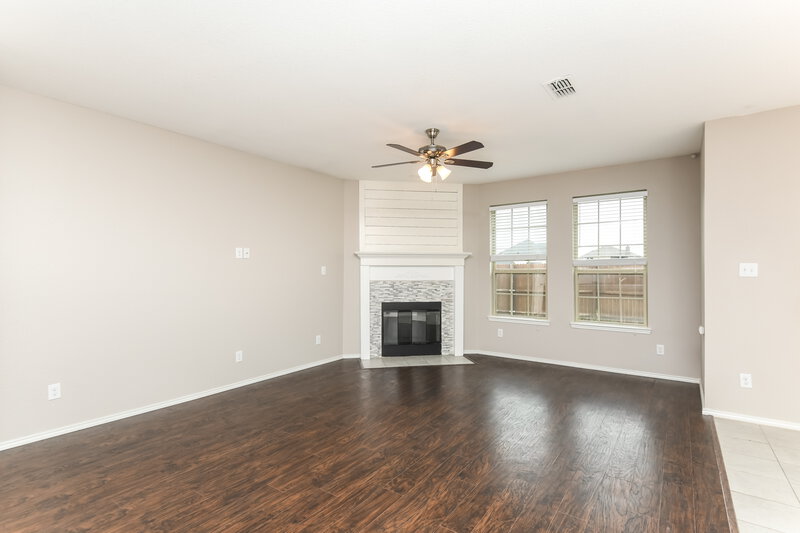 3,175/Mo, 204 Bay St Waxahachie, TX 75165 Living Room View