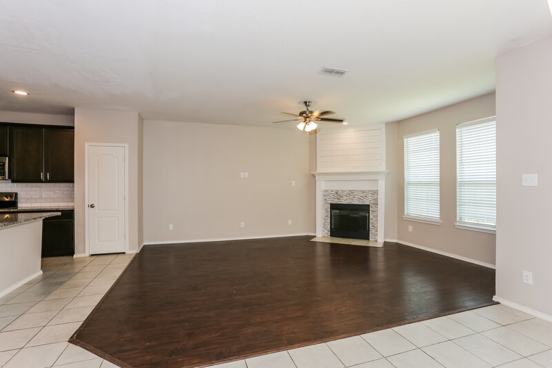 2,820/Mo, 204 Bay St Waxahachie, TX 75165 Living Room View