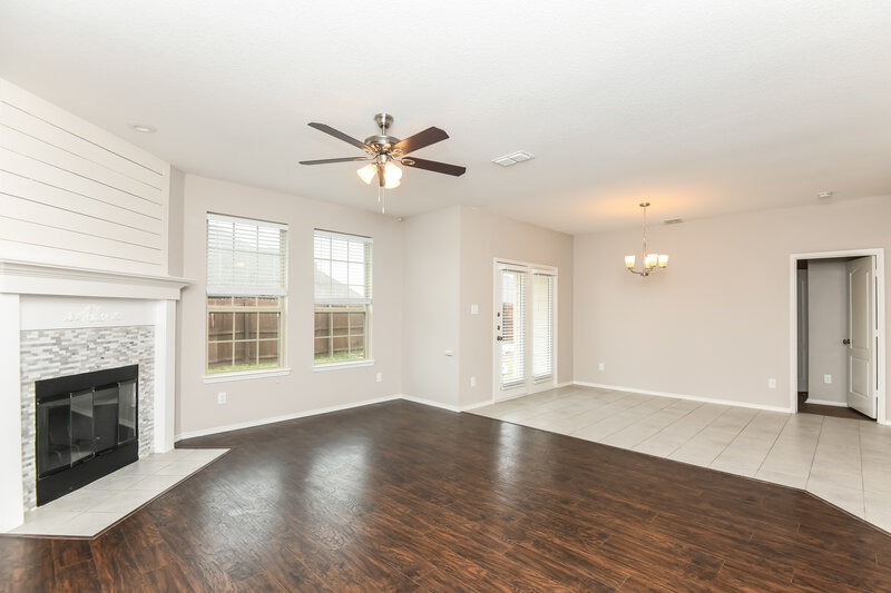 3,175/Mo, 204 Bay St Waxahachie, TX 75165 Living Room View 2