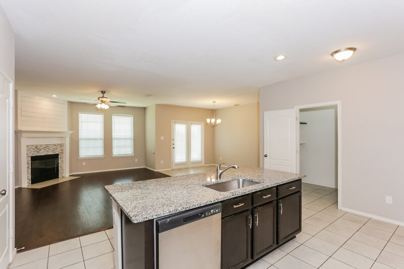2,820/Mo, 204 Bay St Waxahachie, TX 75165 Kitchen View 2